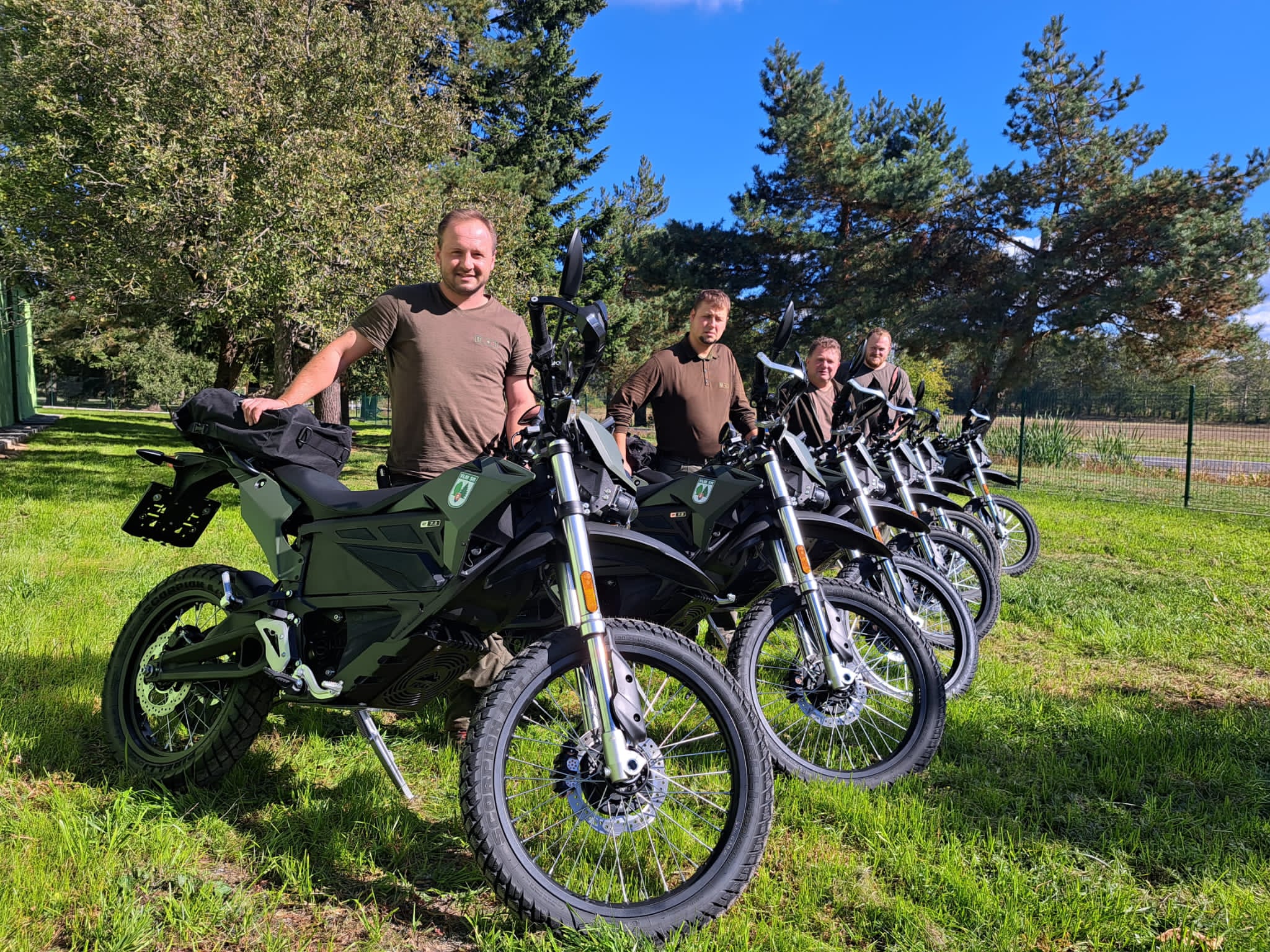 Vojenské lesy a majetky SR rozšířily svůj vozový park o motocykly Zero FX