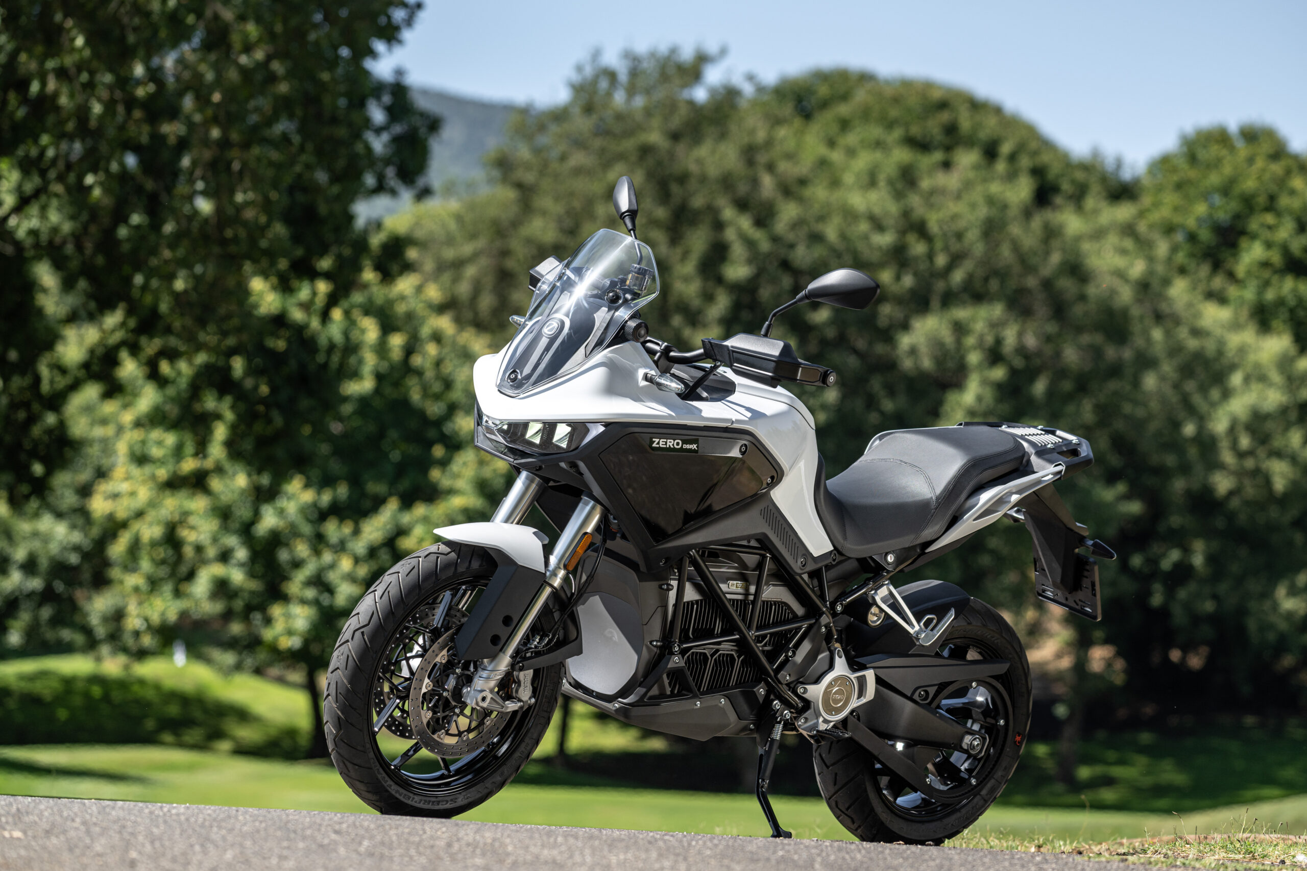 ZERO MOTORCYCLES PŘEDSTAVUJE MODEL DSR/X: NEJLEPŠÍ ELEKTRICKÝ ADVENTURE MOTOCYKL NA SVĚTĚ